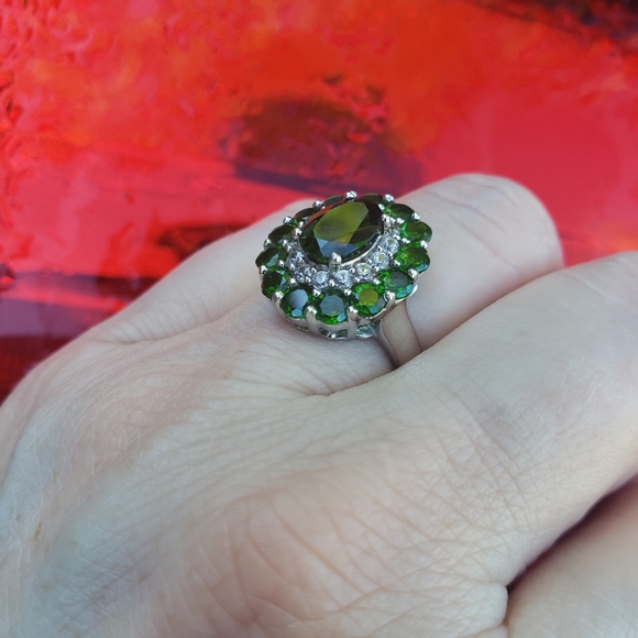 CHROME DIOPSIDE OVAL COCKTAIL CLUSTER RING - Picture 7 of 9